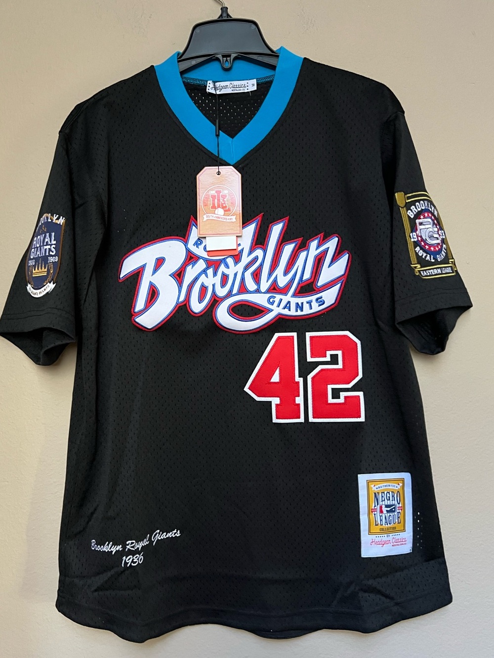 Headgear Classics Black Brooklyn Royal Giants #42 Sz: Medium. New With Tags.